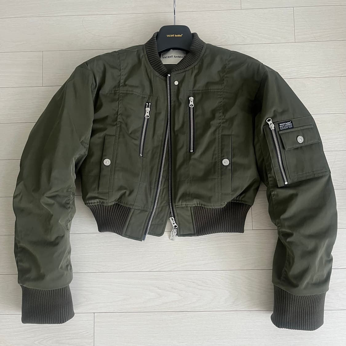 베이컨트 아카이브 멜리 패디드 봄버 카키 S 상품이미지2