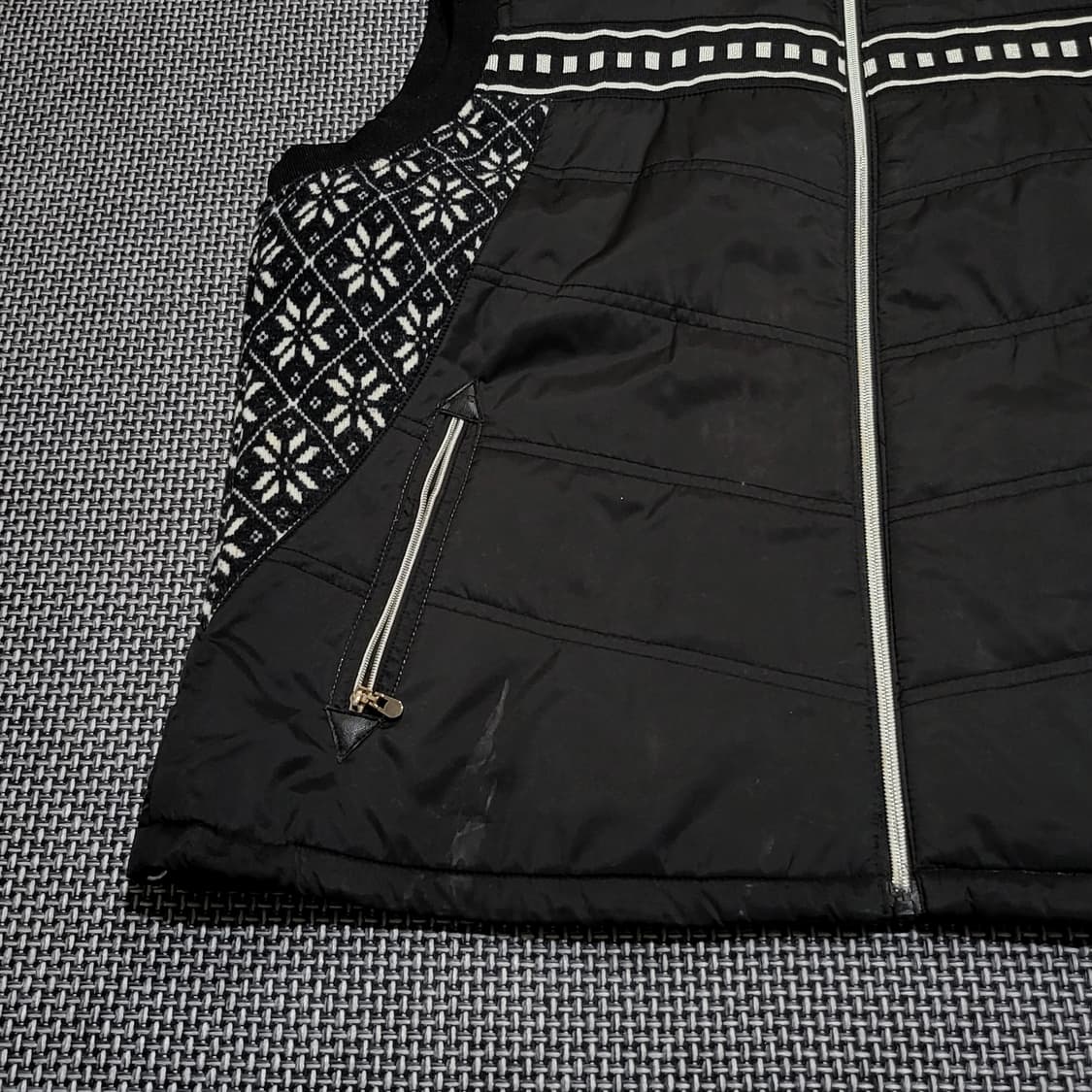 아식스 올드스쿨 프린팅 조끼 베스트 블랙 (105) 상품이미지6