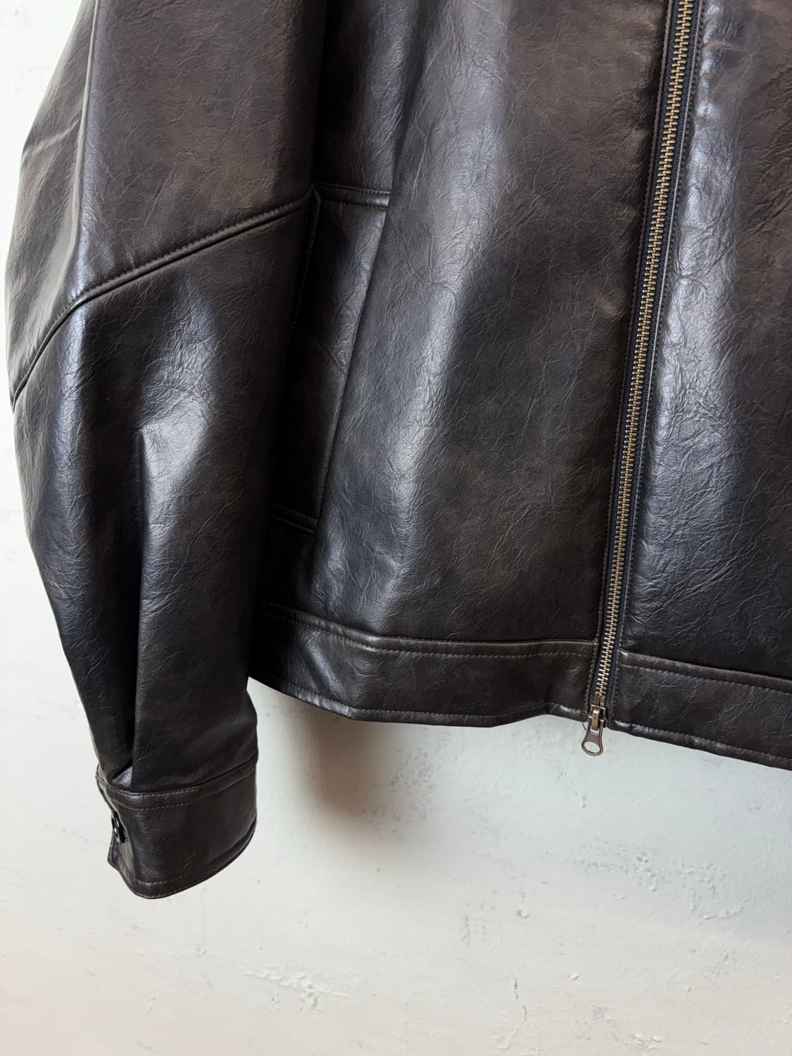 아모멘토st 비건레더 블루종 자켓 상품이미지5