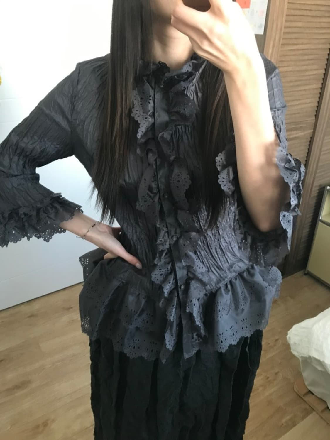 에옹쓰 펀칭 블라우스 thornel punching blouse  상품이미지2
