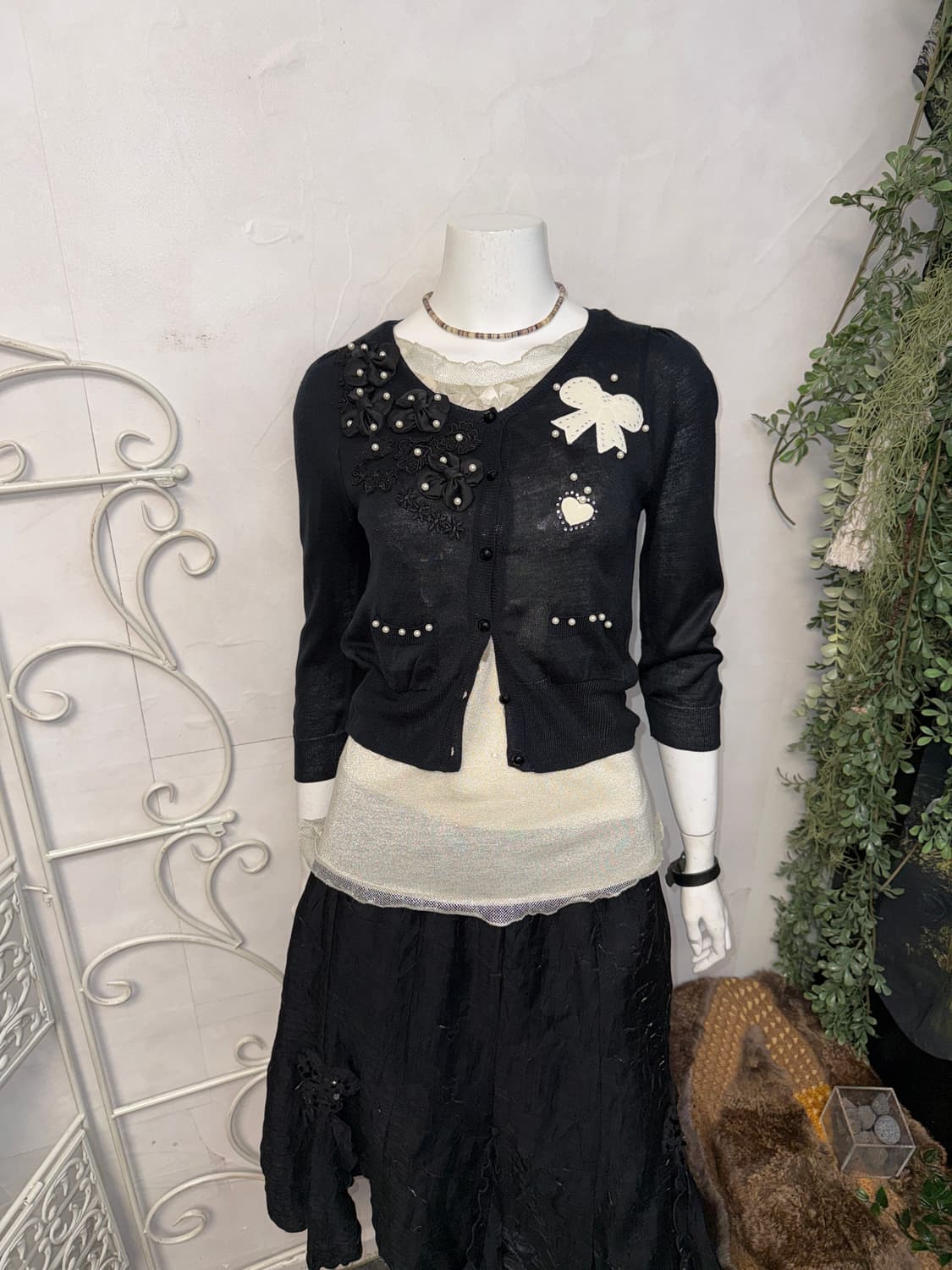 Black ribbon flower pearl half cardigan  상품이미지1
