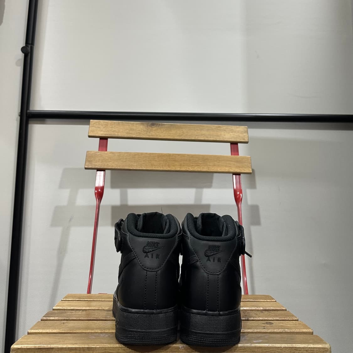 270) 나이키 운동화 남성 남자 신발 에어포스1 미드 올블랙 상품이미지4