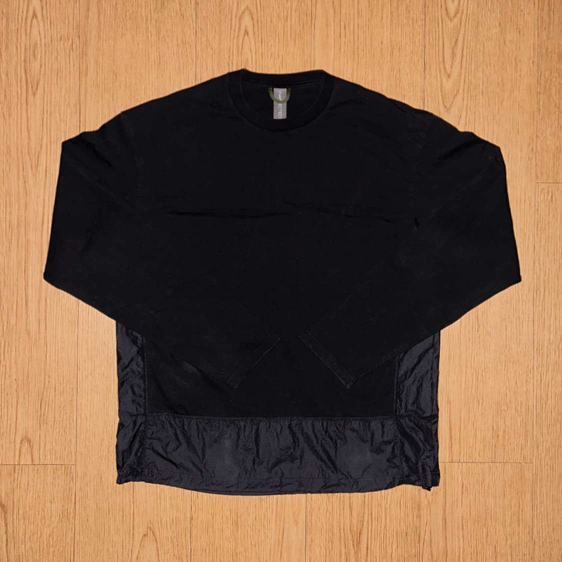 언어펙티드 콘트라스트 패널 롱슬리브 블랙 상품이미지5