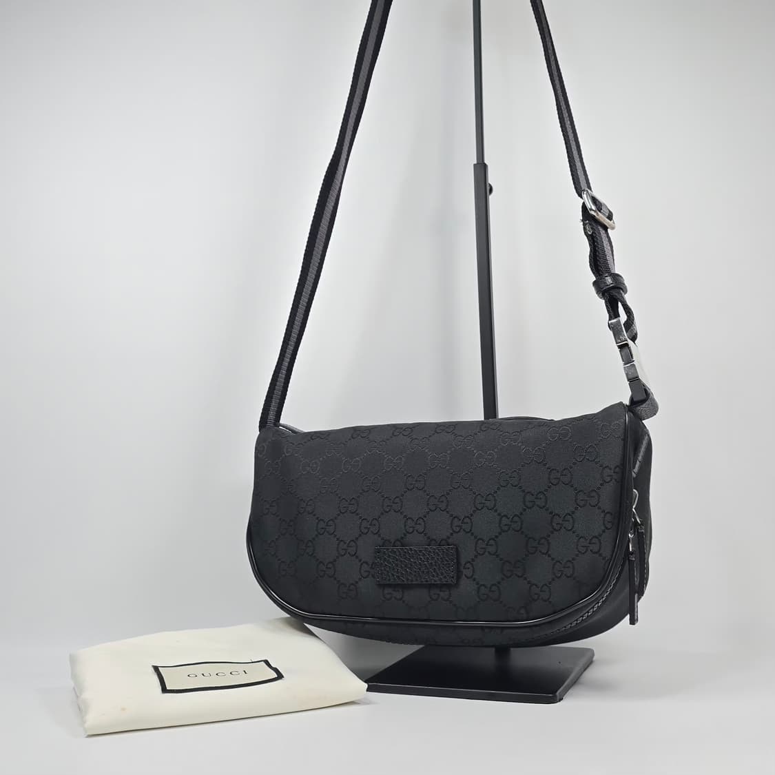 구찌 GG 패브릭 바이커 힙색 벨트백 상품이미지1