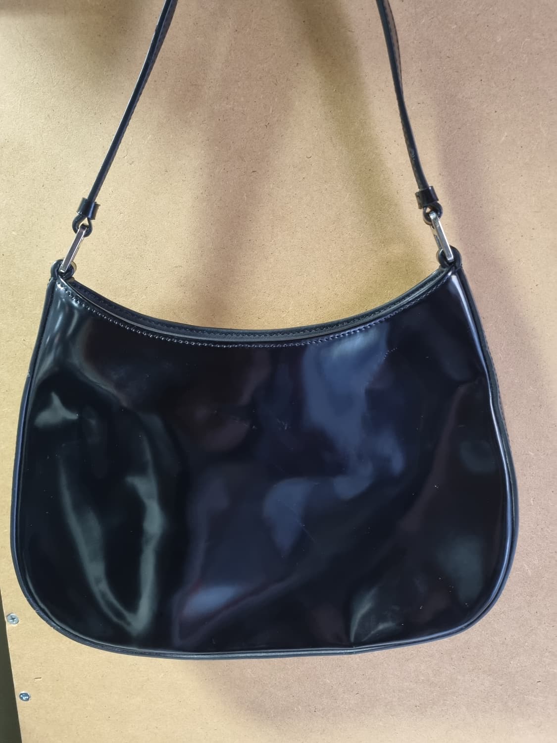 프라다 클레오 브러스드 가죽 숄더백  상품이미지2