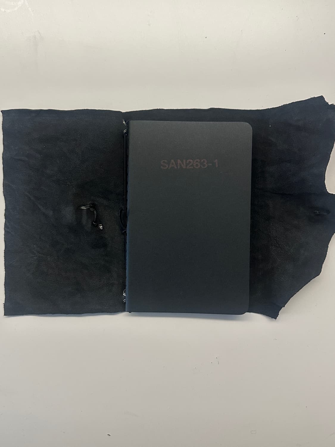 산 263-1 팝업 레더 노트 상품이미지2