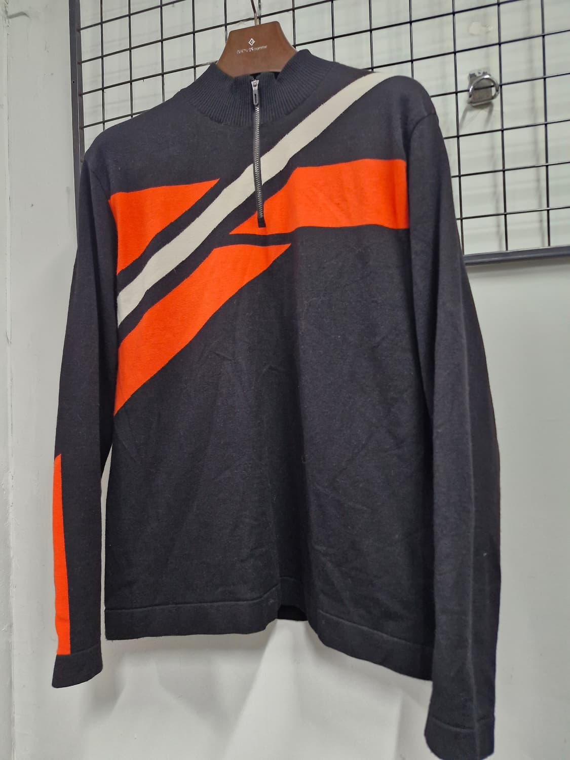 100-105XL 데상트 골프 라인블록 방풍 니트스웨터. 상품이미지3