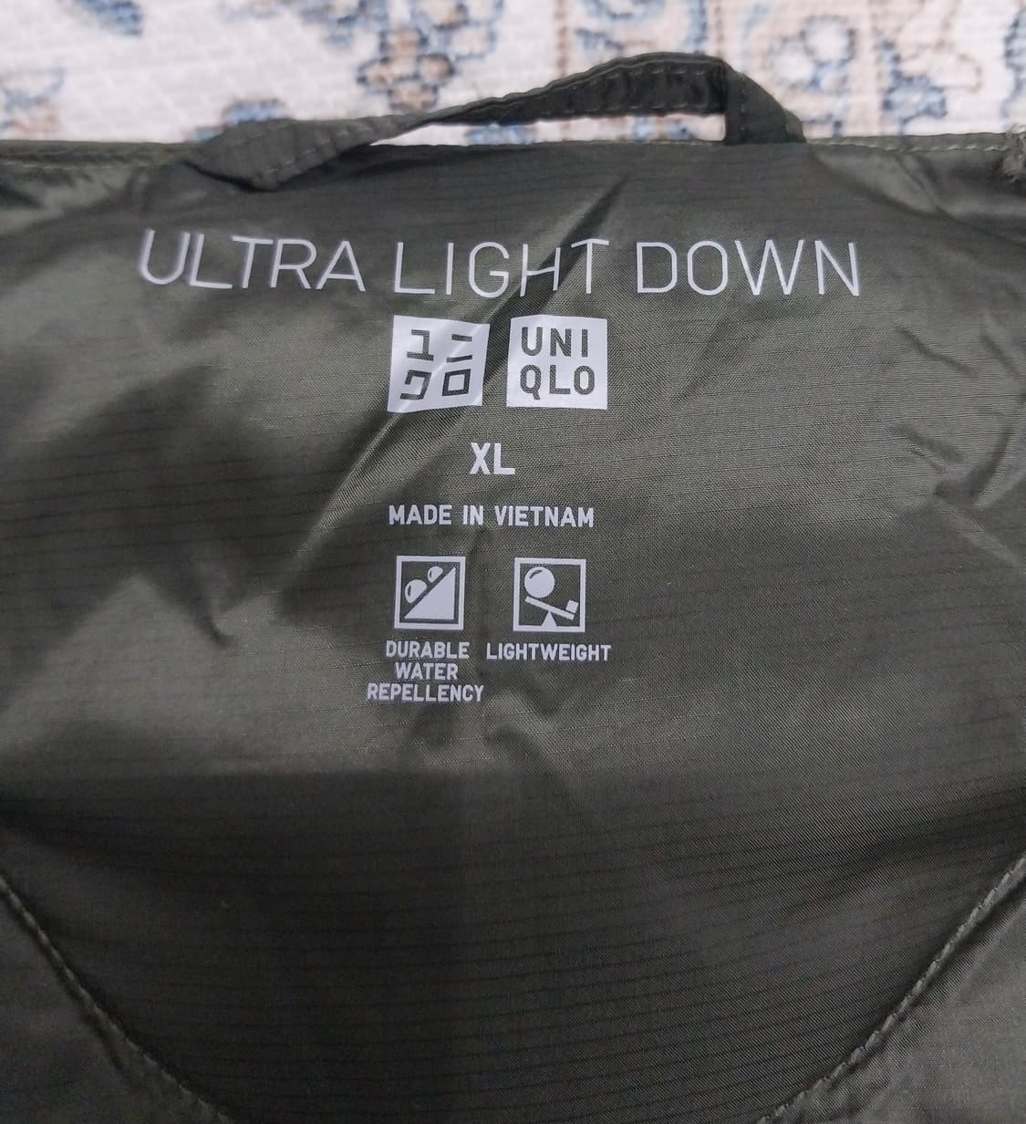 유니클로 ULD 라이트 다운 베스트 올리브 XL 상품이미지3