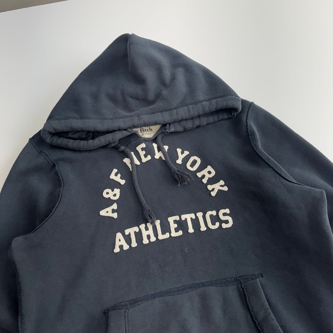 Abercrombie 아베크롬비 아치로고 네이비 후드티 상품이미지4
