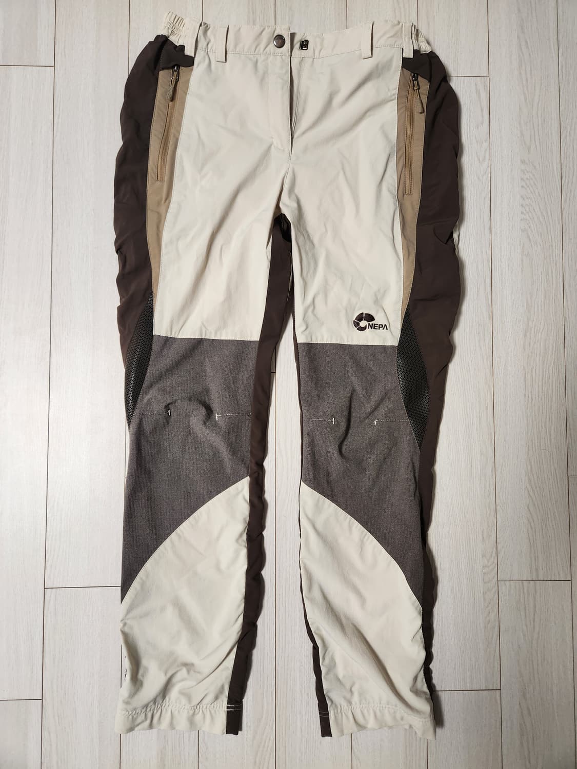 네파 여성 등산바지 사이즈m

오염 하자없이 깨끗해요^^

세탁해뒀어요  상품이미지1