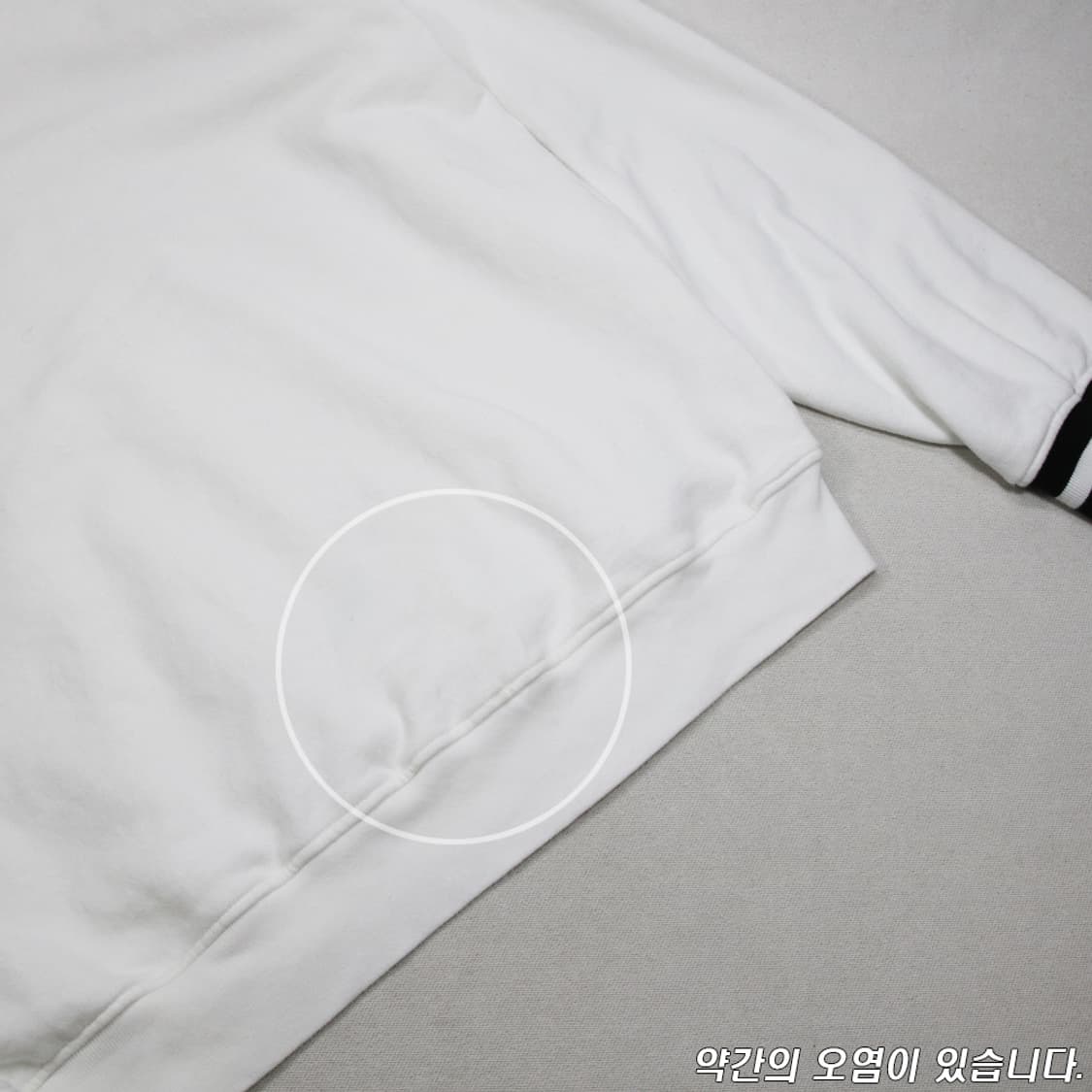 (착용컷) BEAMS HEART 브이넥 스웻 셔츠 (남성용 103) 상품이미지8