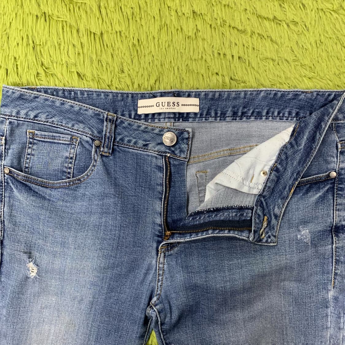 [39] 게스 데미지 리페어 테이퍼드핏 데님팬츠 상품이미지4