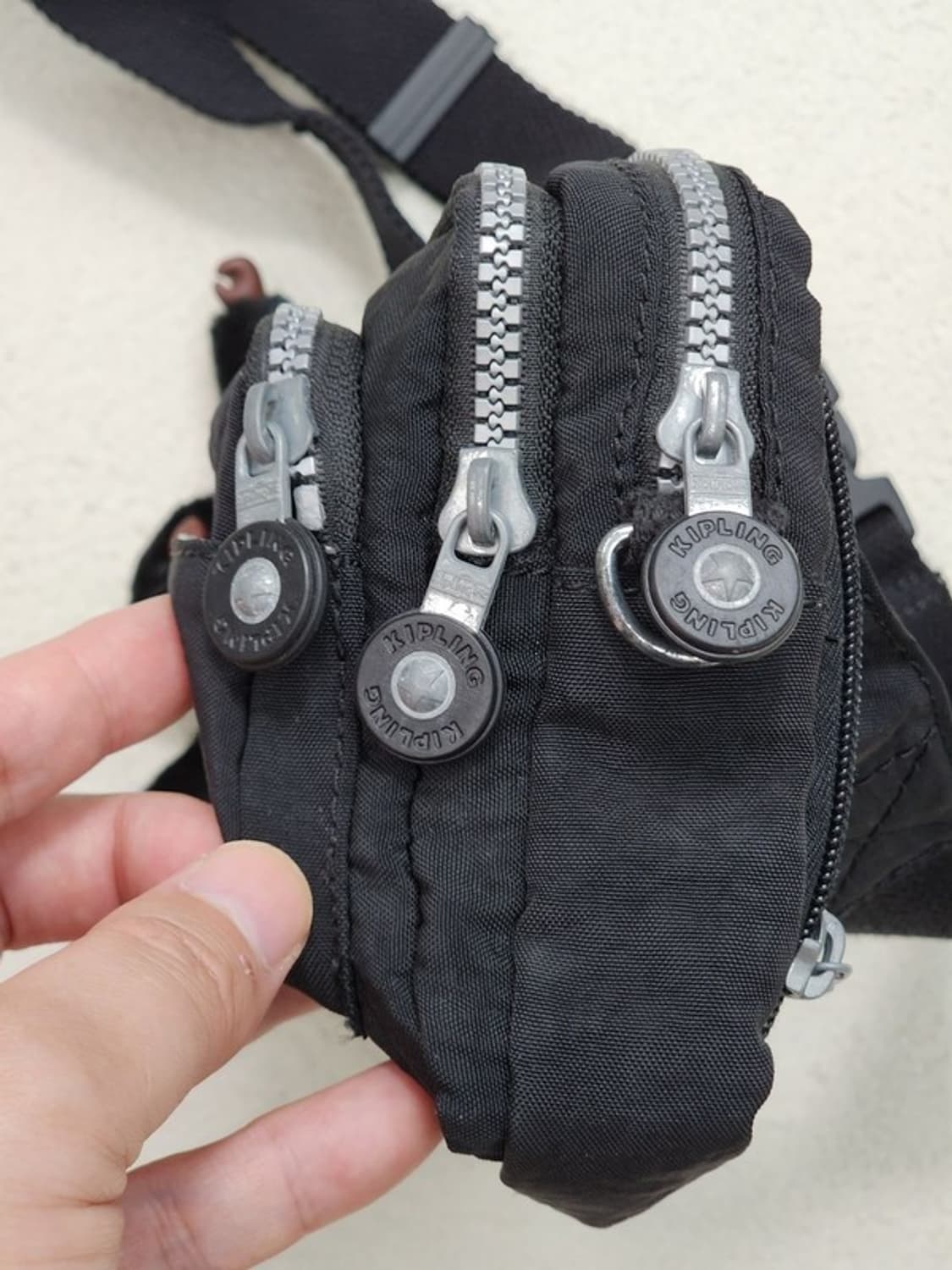 KIPLING 블랙 미니 힙색+크로스 2way 상품이미지5