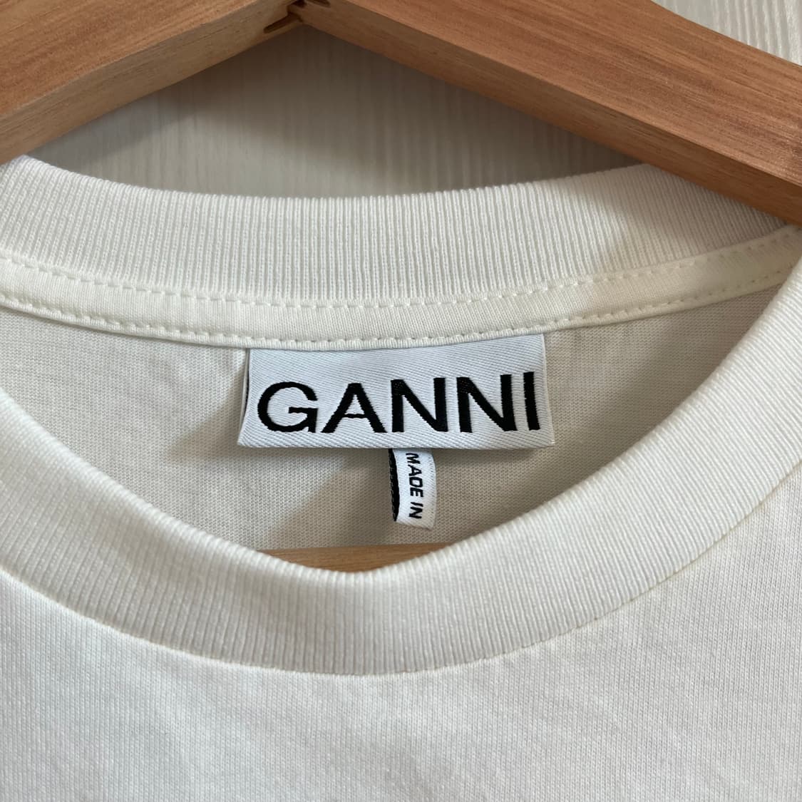 (새상품) 반팔티 상품이미지3