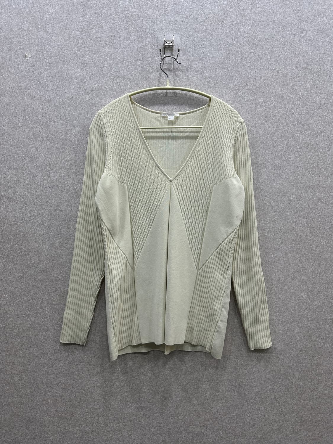 COS 브이넥 니트 상품이미지2