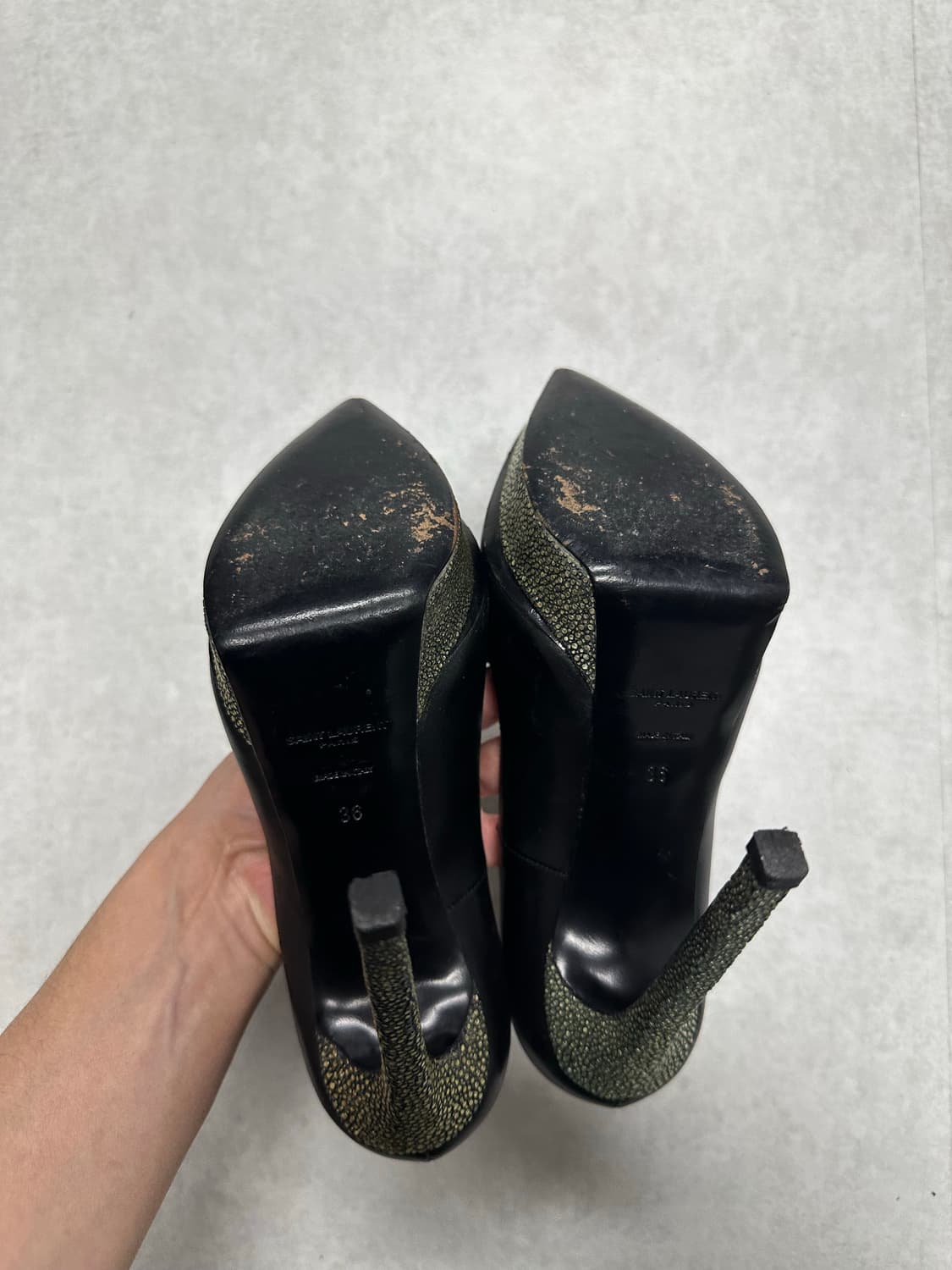 생로랑 스터드 플랫폼 펌프스 상품이미지9