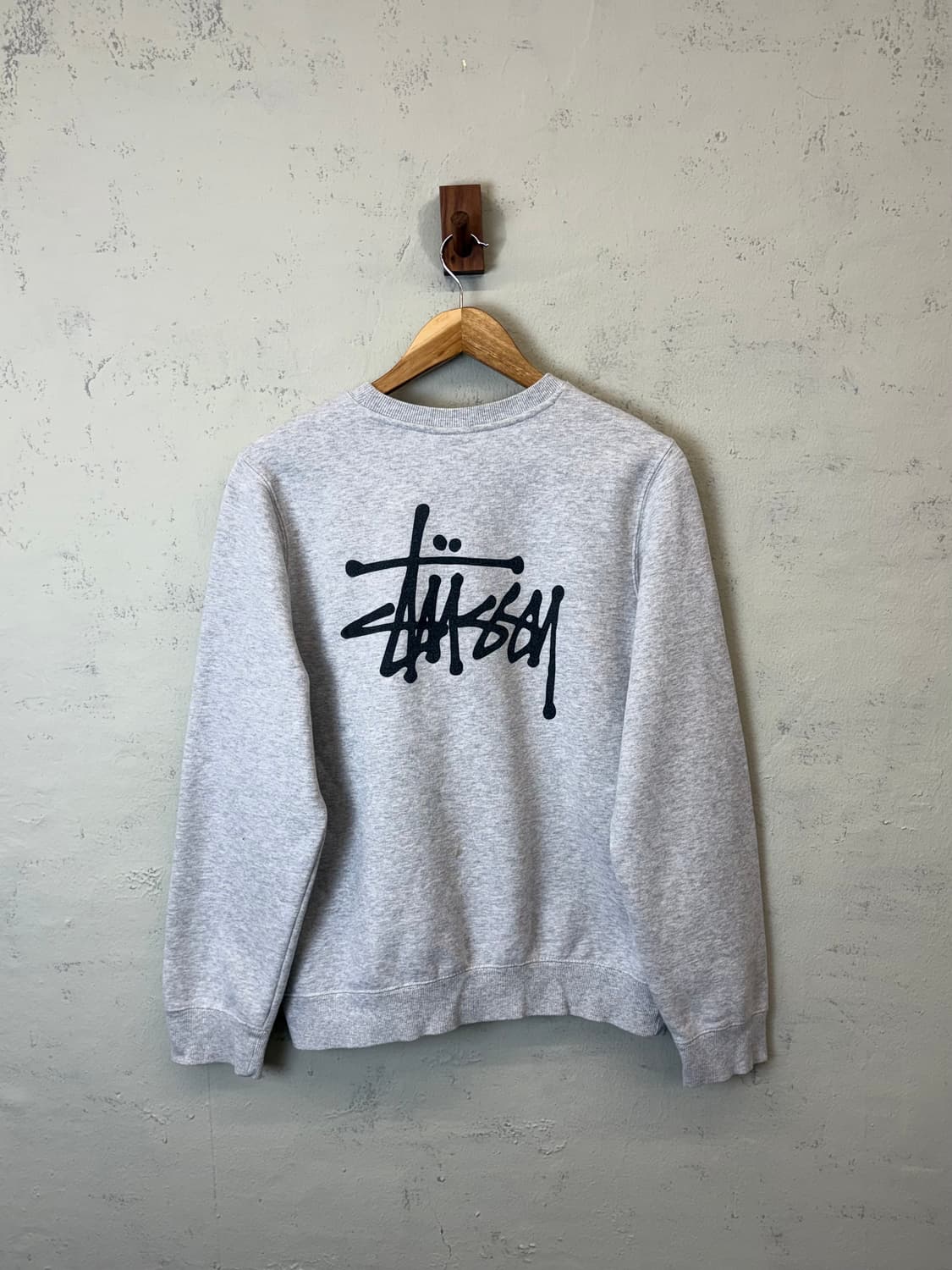 스투시 베이직 로고 맨투맨 그레이 상품이미지1