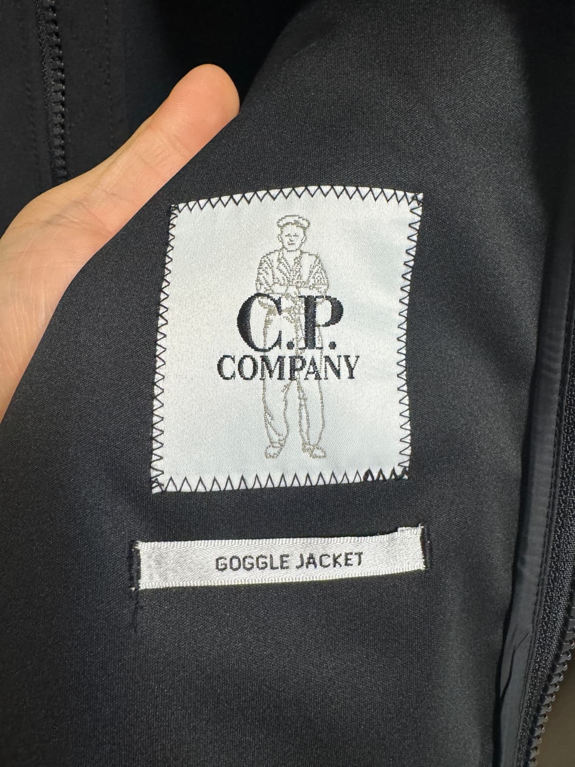 [XL] 25SS CP컴퍼니 소프트쉘 쉘R 고글 바람막이 블랙 판매 상품이미지4