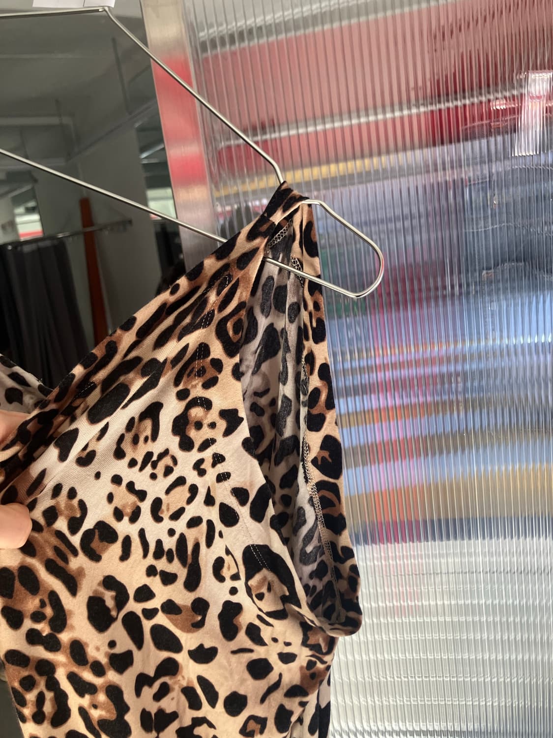 게스 호피 원숄더 드레스 상품이미지3