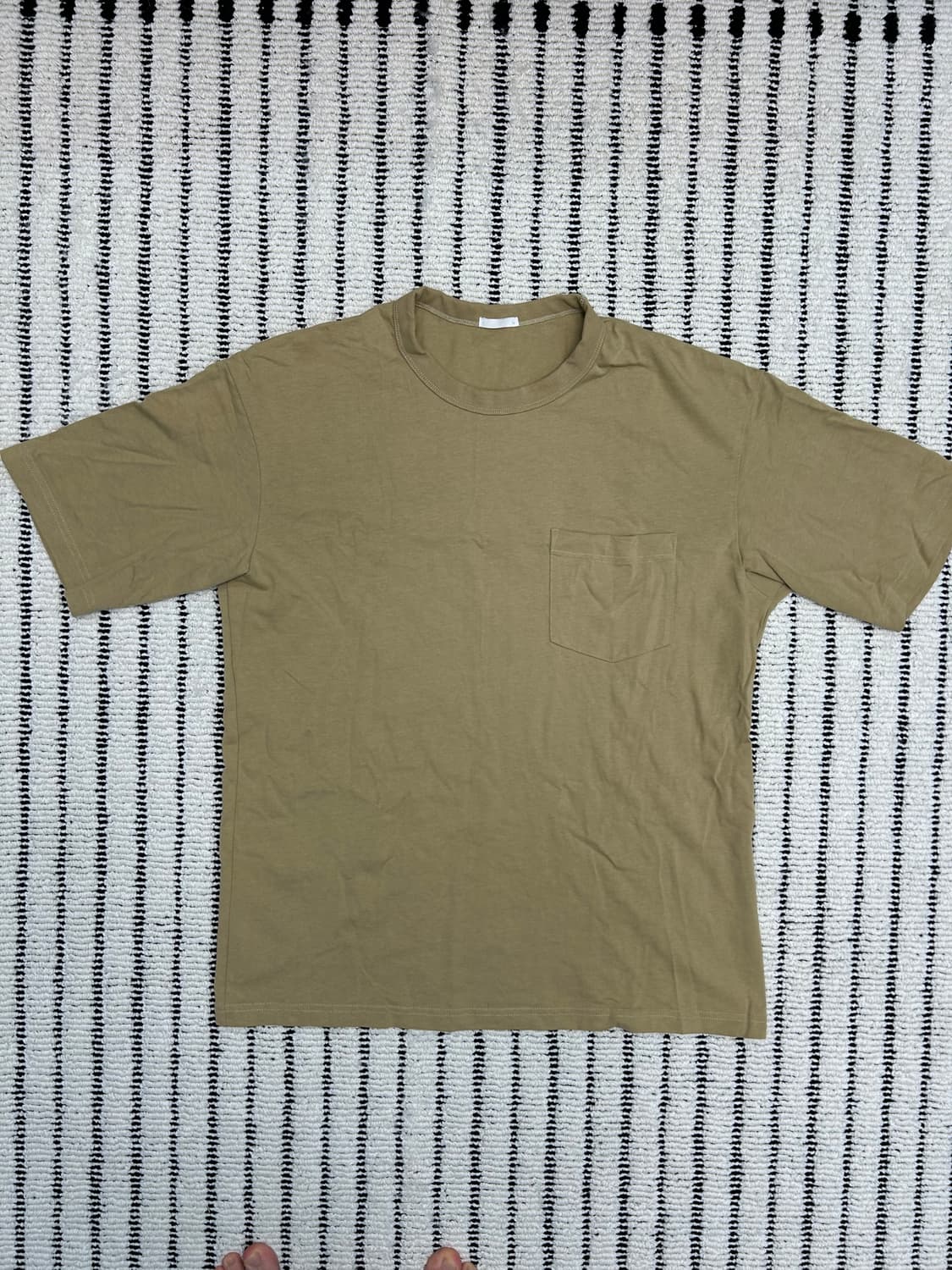 GU 베이지 포켓 티셔츠 상품이미지1