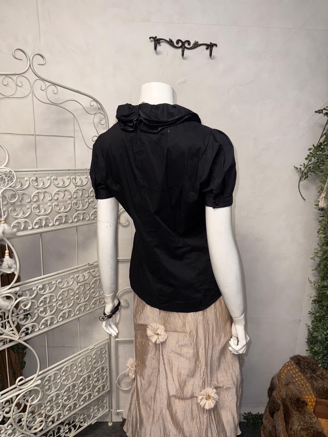 Black ruffle collar half button blouse 상품이미지3