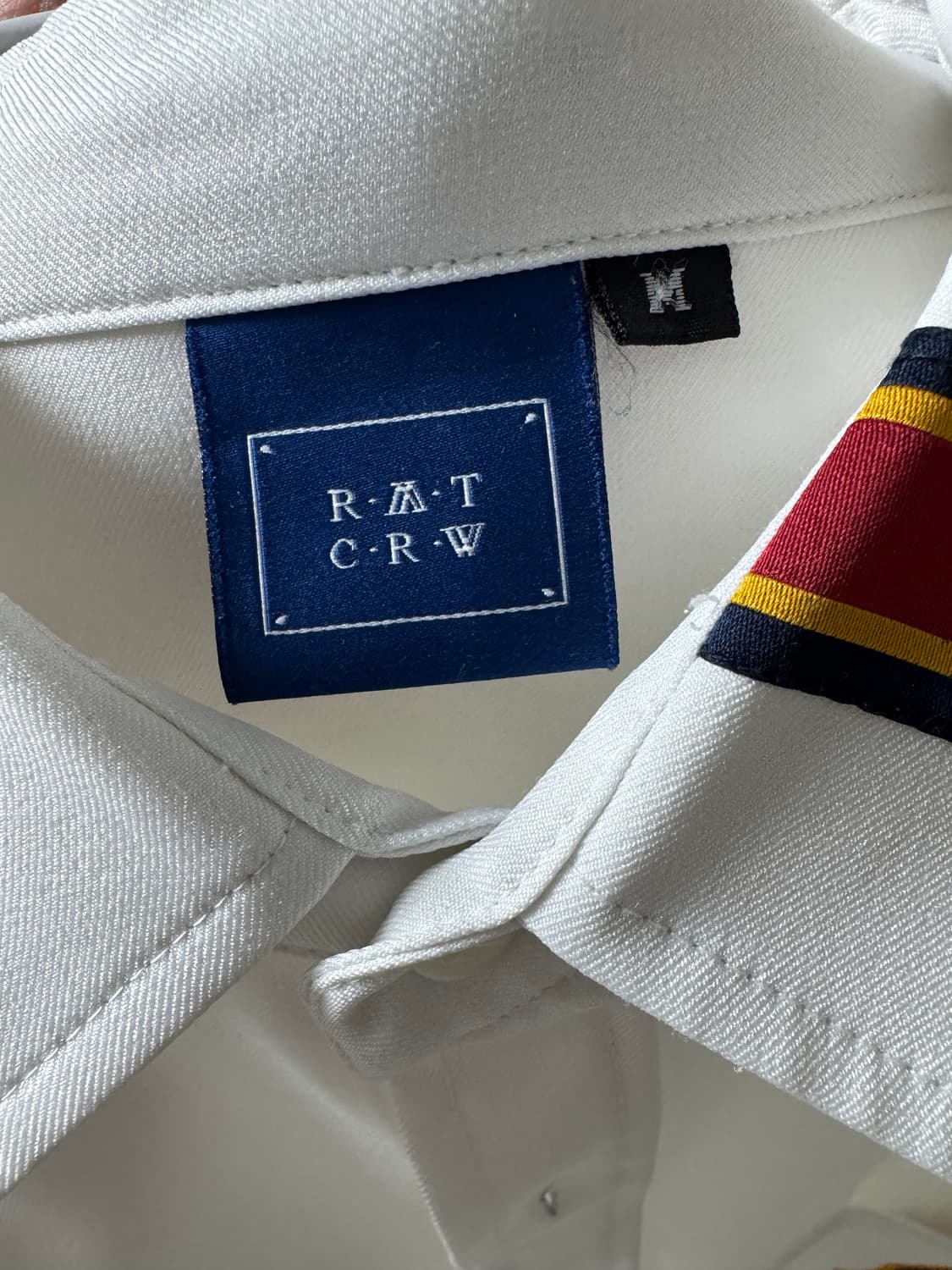 로맨틱크라운 화이트 셔츠 상품이미지3