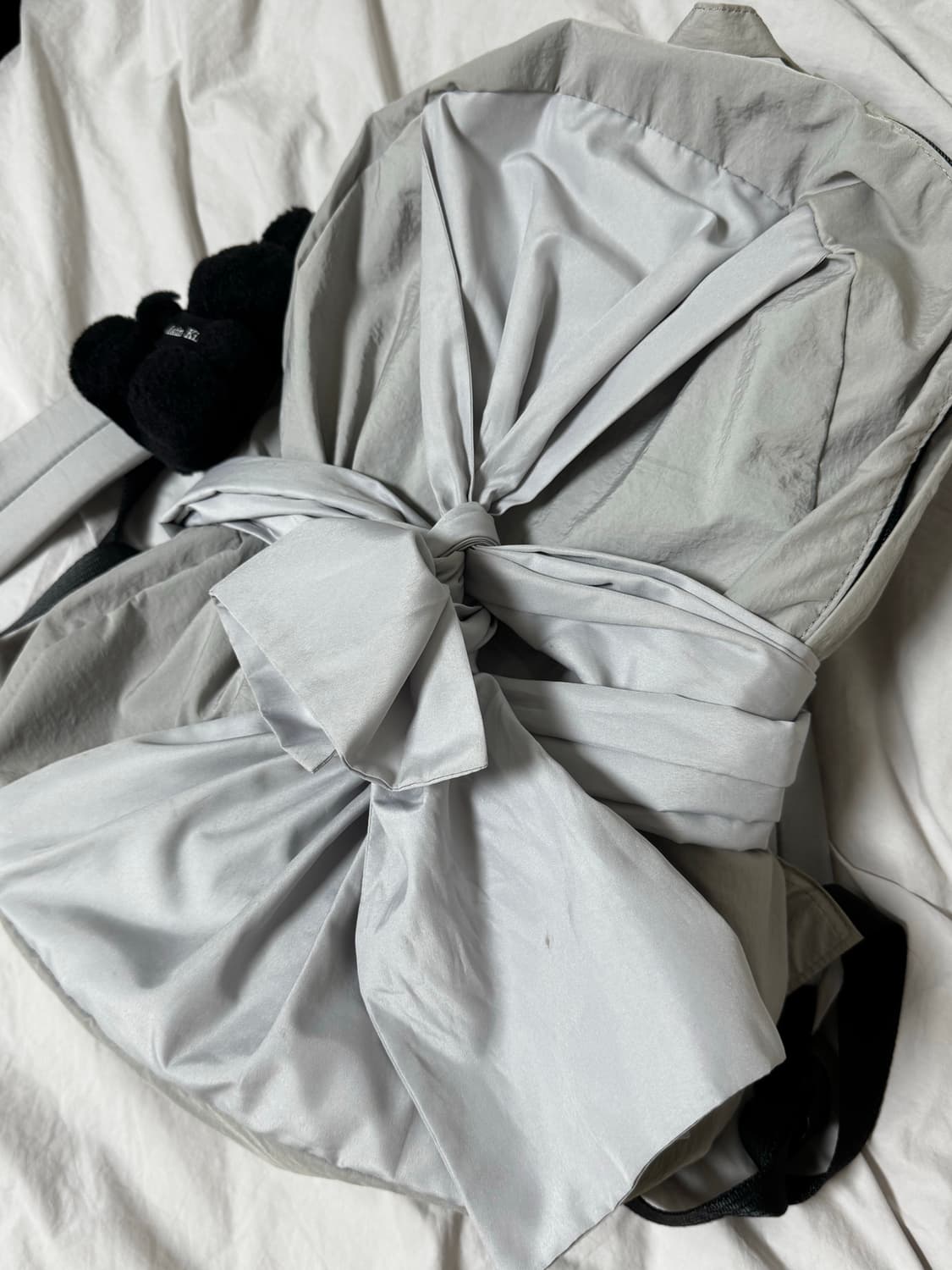 이우가마카라스 노티드 백팩 실버 상품이미지1