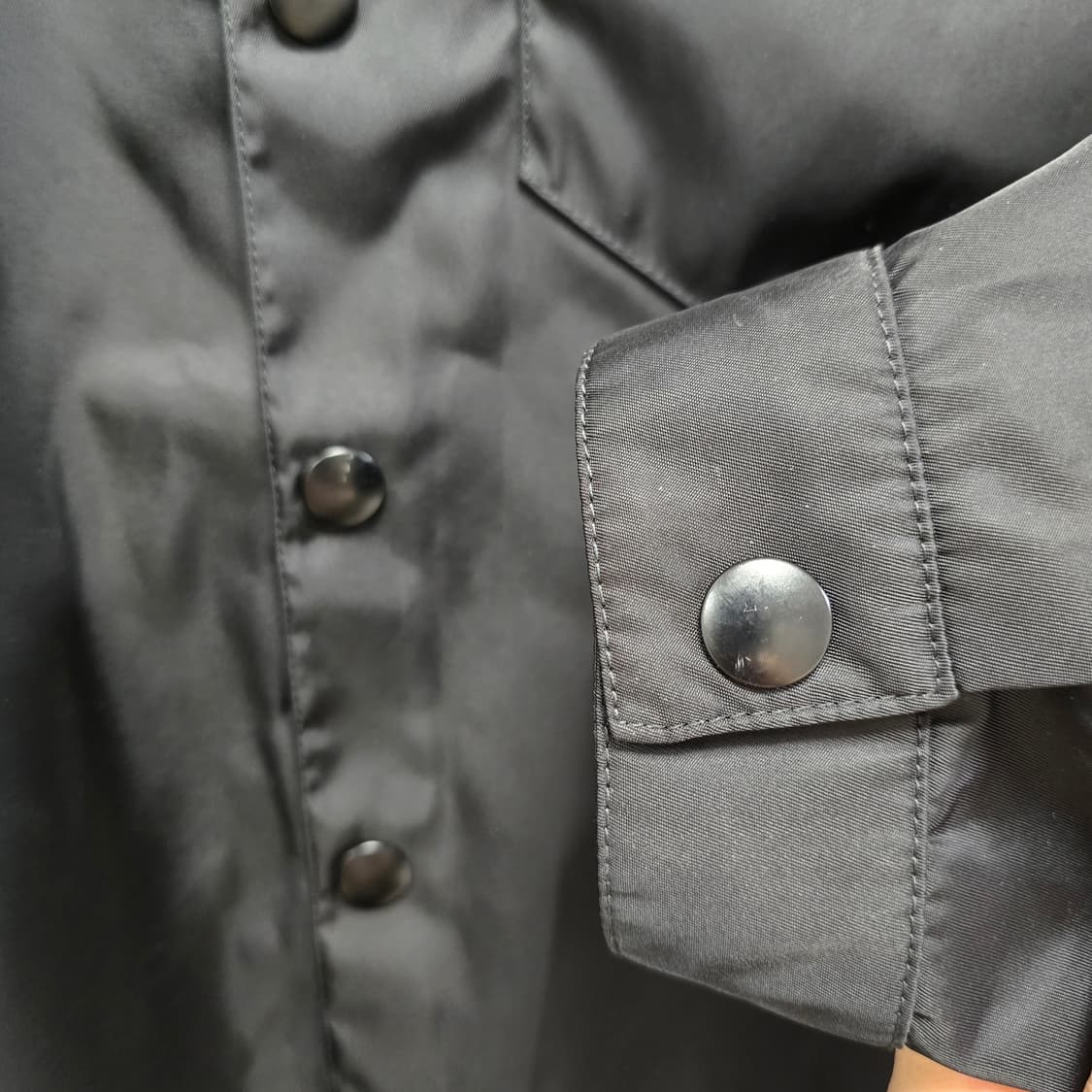 24fw 프라다 리나일론 셔츠 자켓 xl사이즈 105 110 판매 상품이미지4