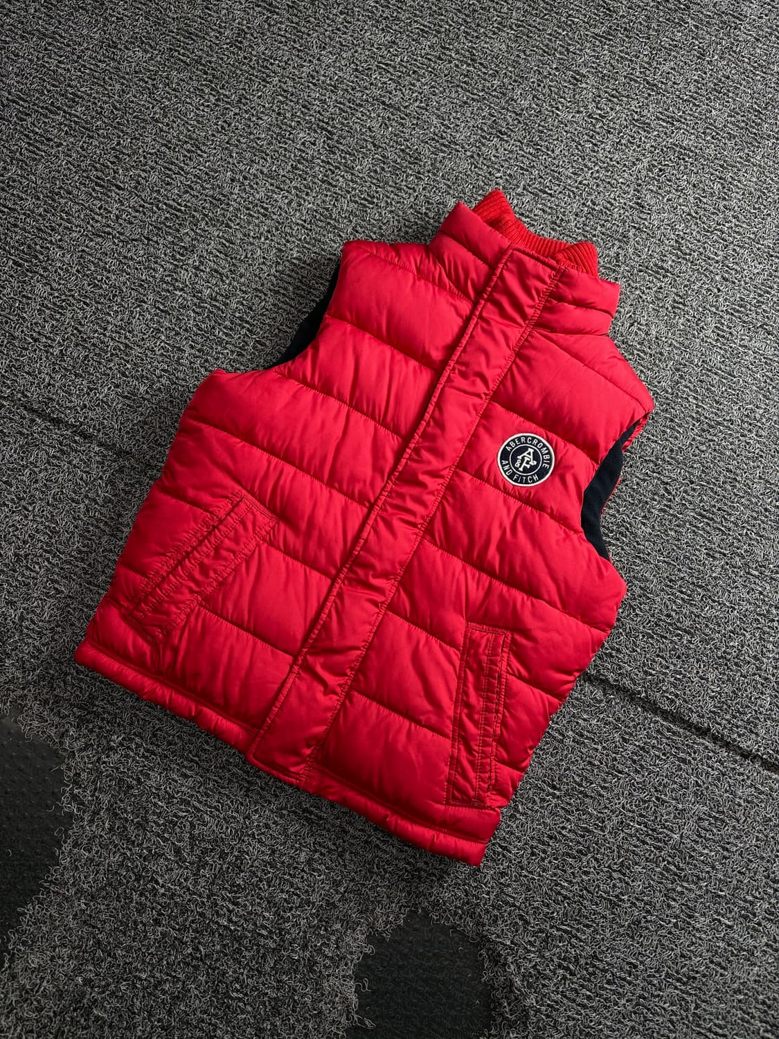 아베크롬비 Y2K 패치로고 경량 다운 베스트 3907 상품이미지1