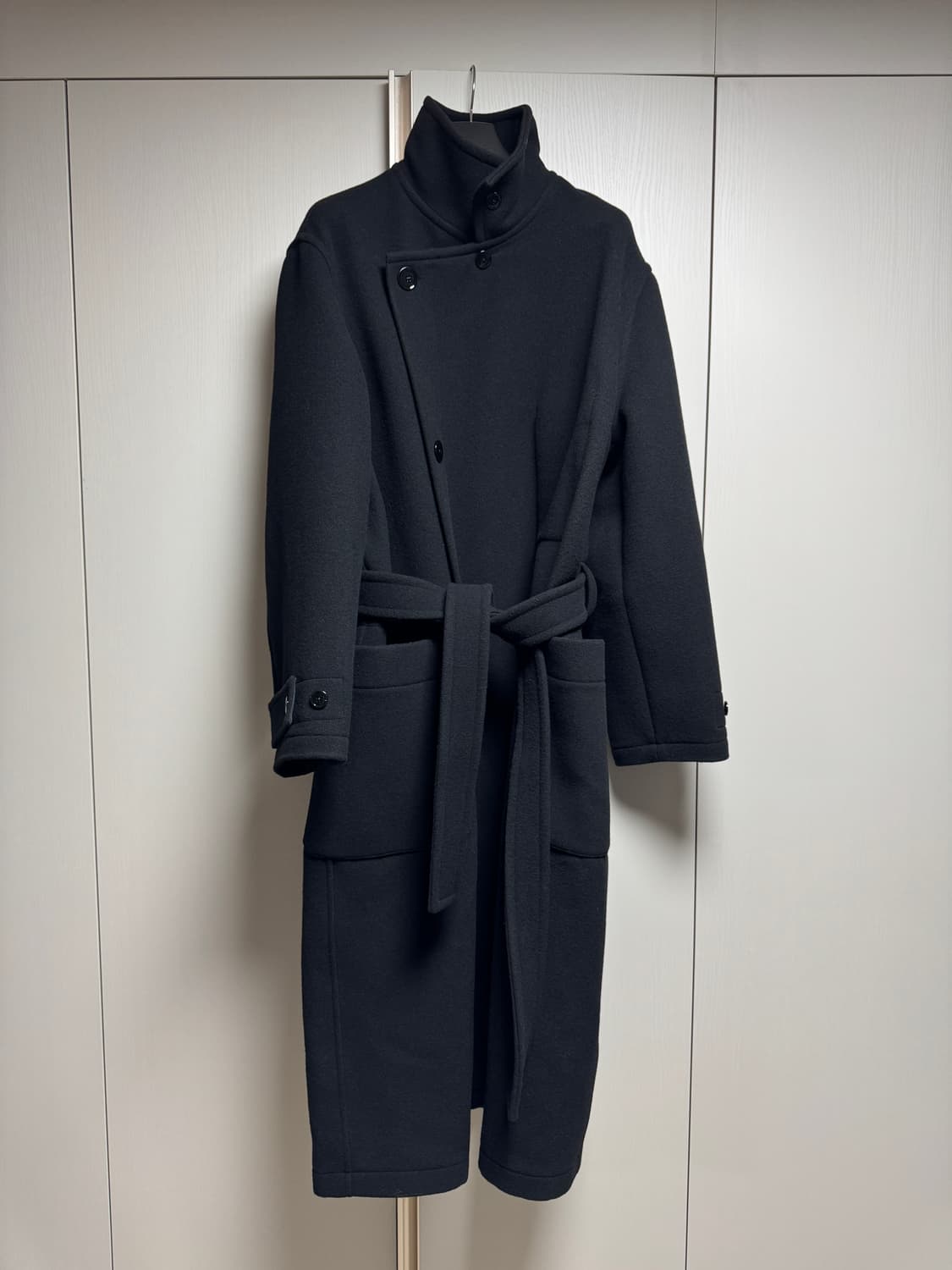 [새상품] 르메르 25FW 랩코트 블랙 L 상품이미지2