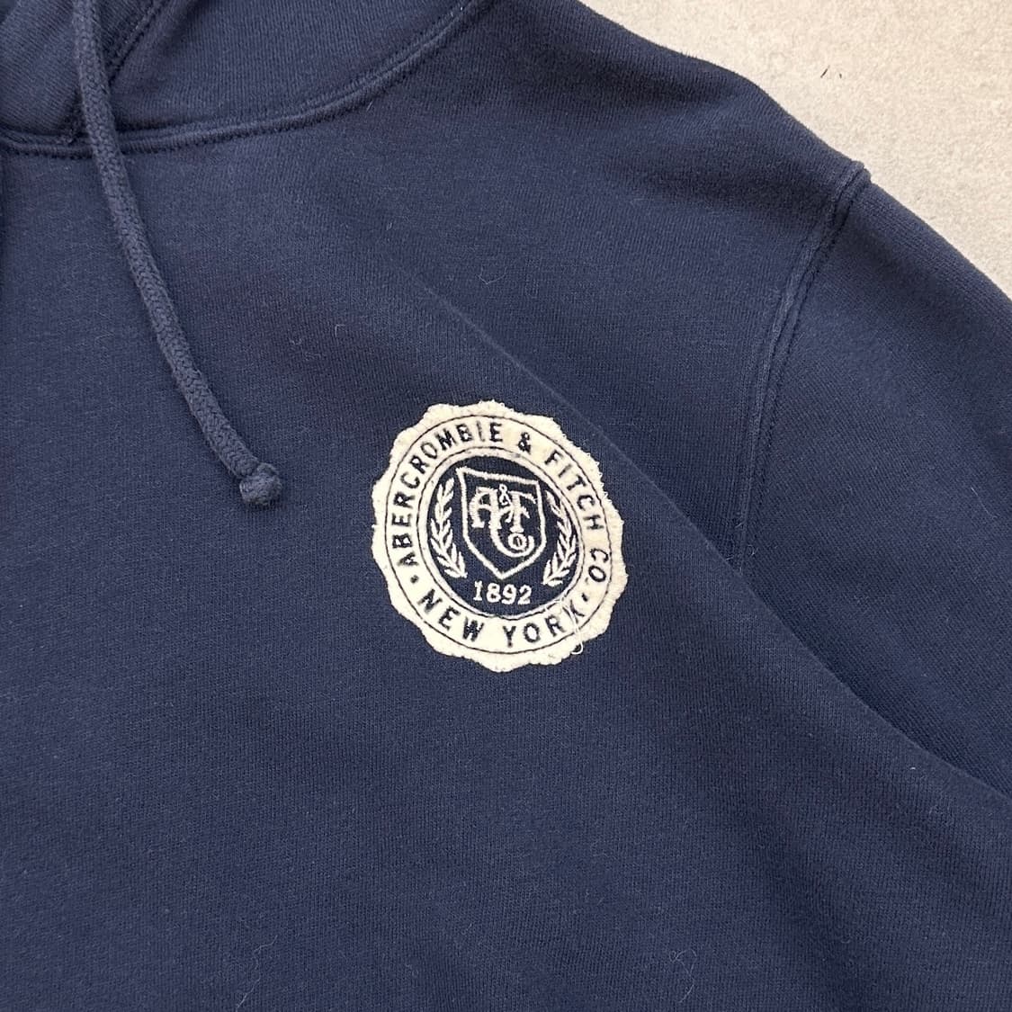 아베크롬비 사이드 로고 후드티 네이비 상품이미지4