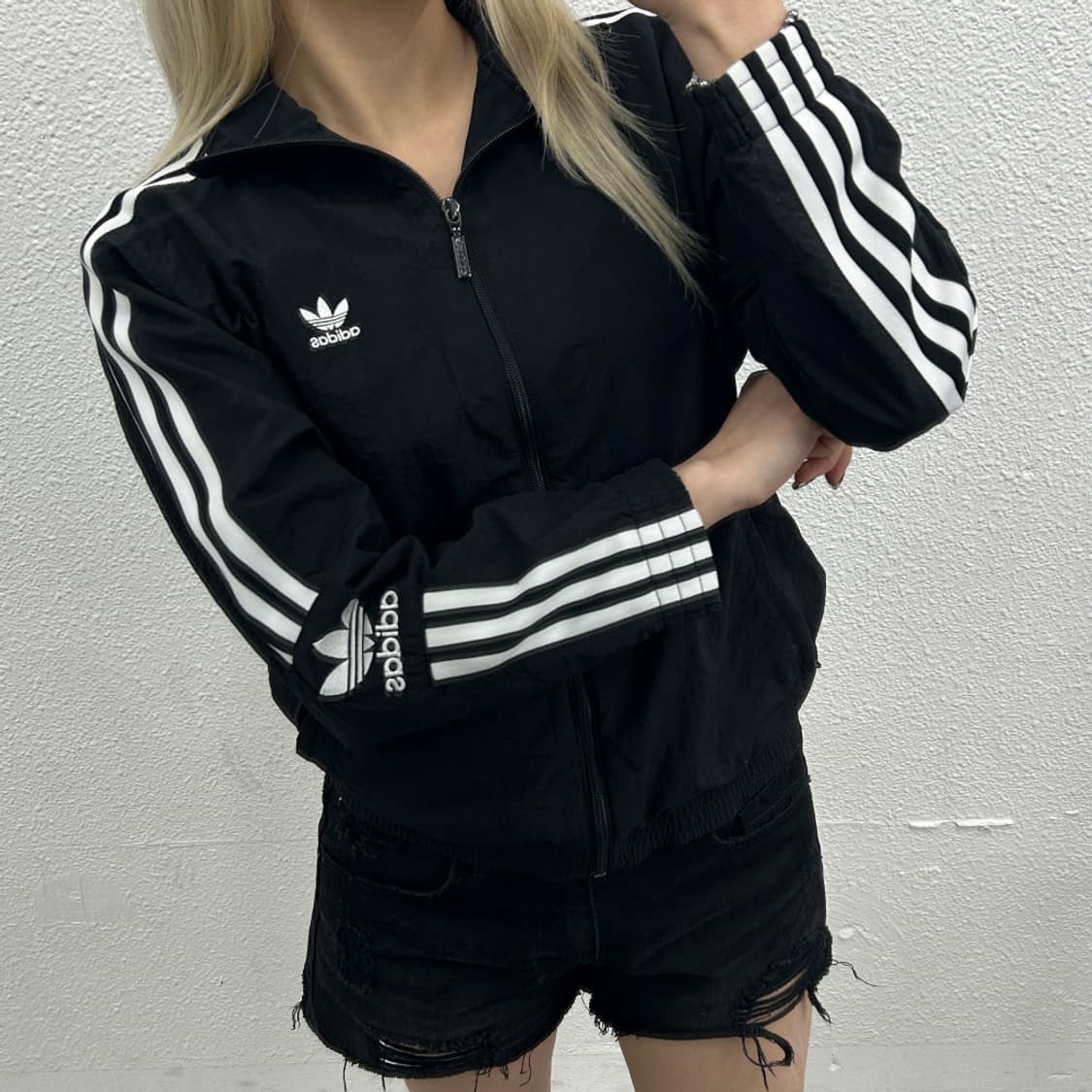 아디다스 화이트라인 락업 블랙 바람막이 XS 상품이미지1