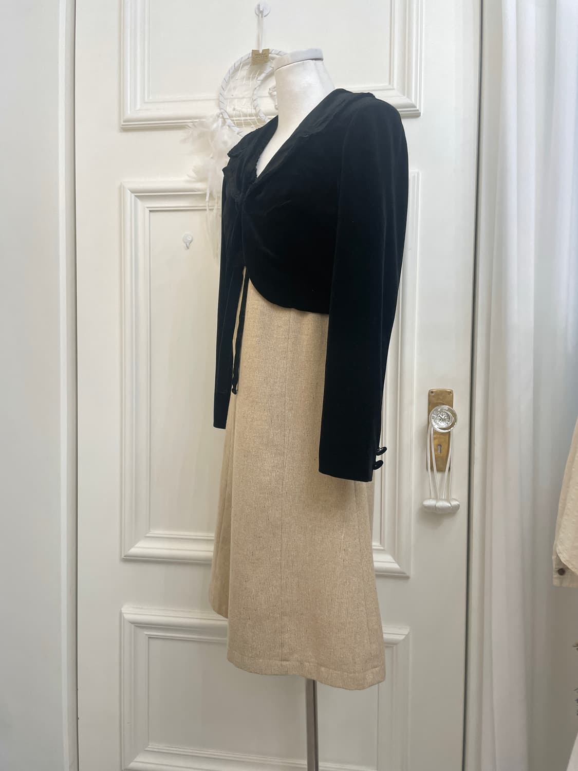 black lace velvet crop jacket 상품이미지3