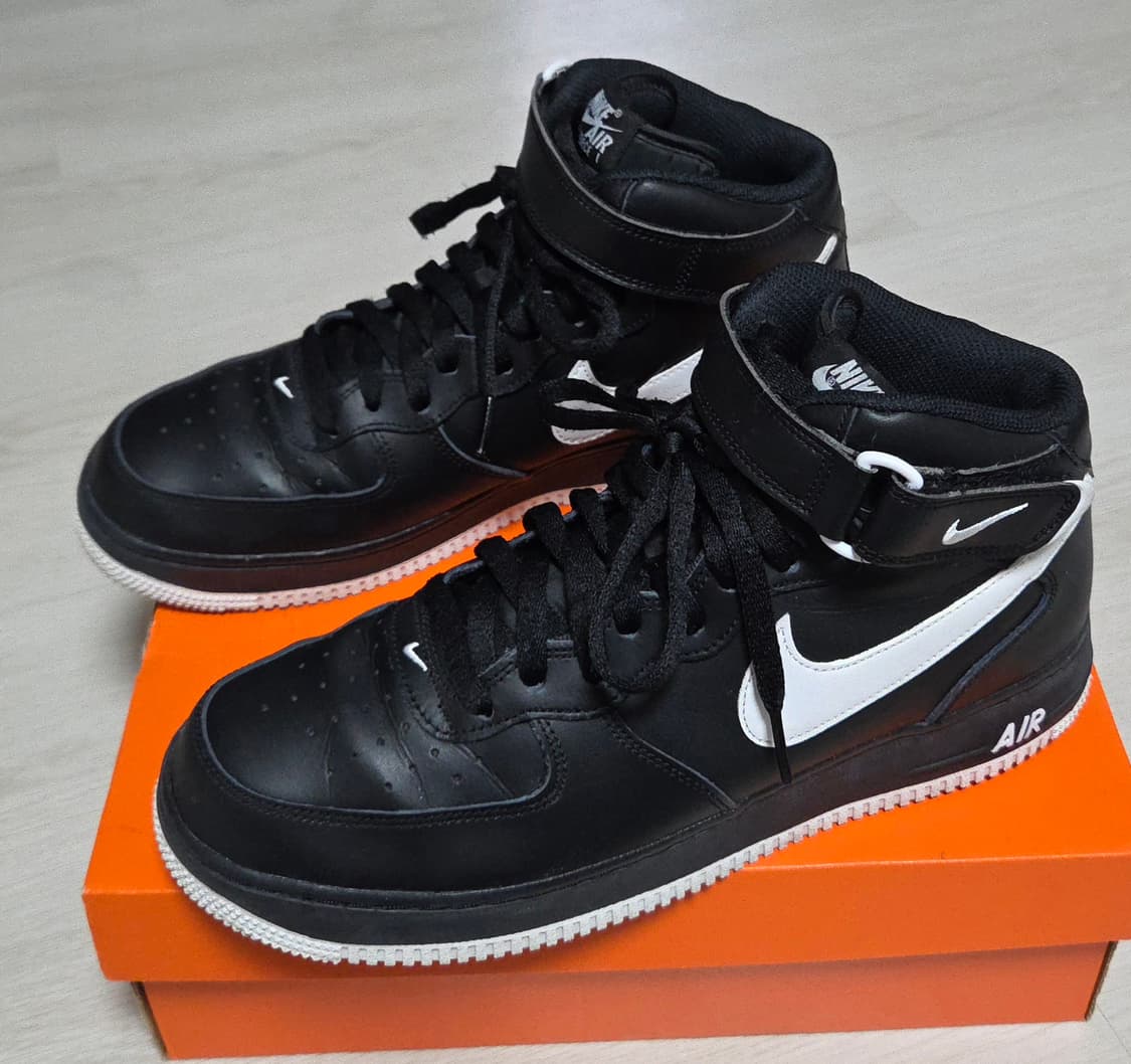 나이키 에어포스1 07 미드 검흰 상품이미지1