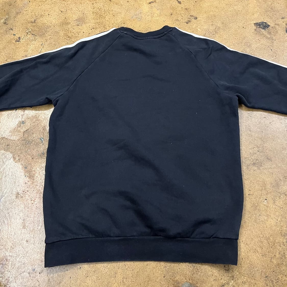 아디다스 검흰 블랙 맨투맨 상품이미지4