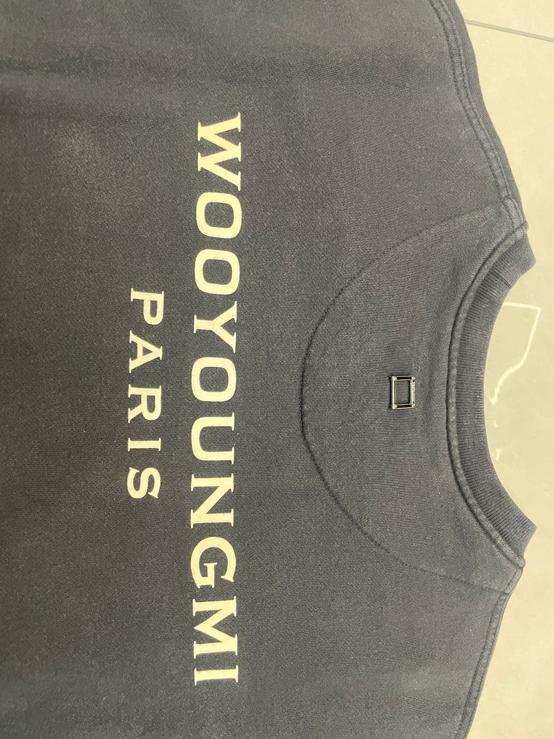 우영미 백로고 스웻셔츠 맨투맨 네이비 22SS 상품이미지3