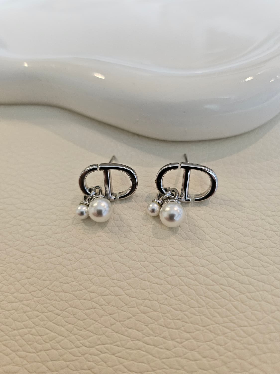 디올 업사이클링 드롭진주 실버 귀걸이 상품이미지2