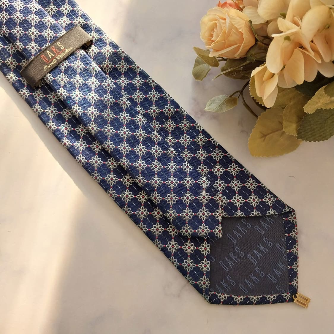 닥스 실크 네이비블루 플라워 패턴 넥타이 8.5cm A+등급 K1419
 상품이미지10