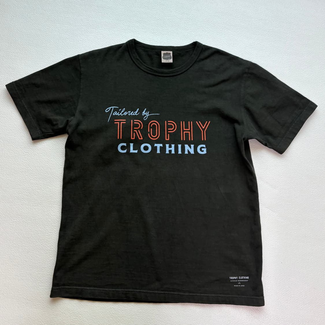 트로피클로딩 Tailored Logo OD Tee (Gun Black) 상품이미지1