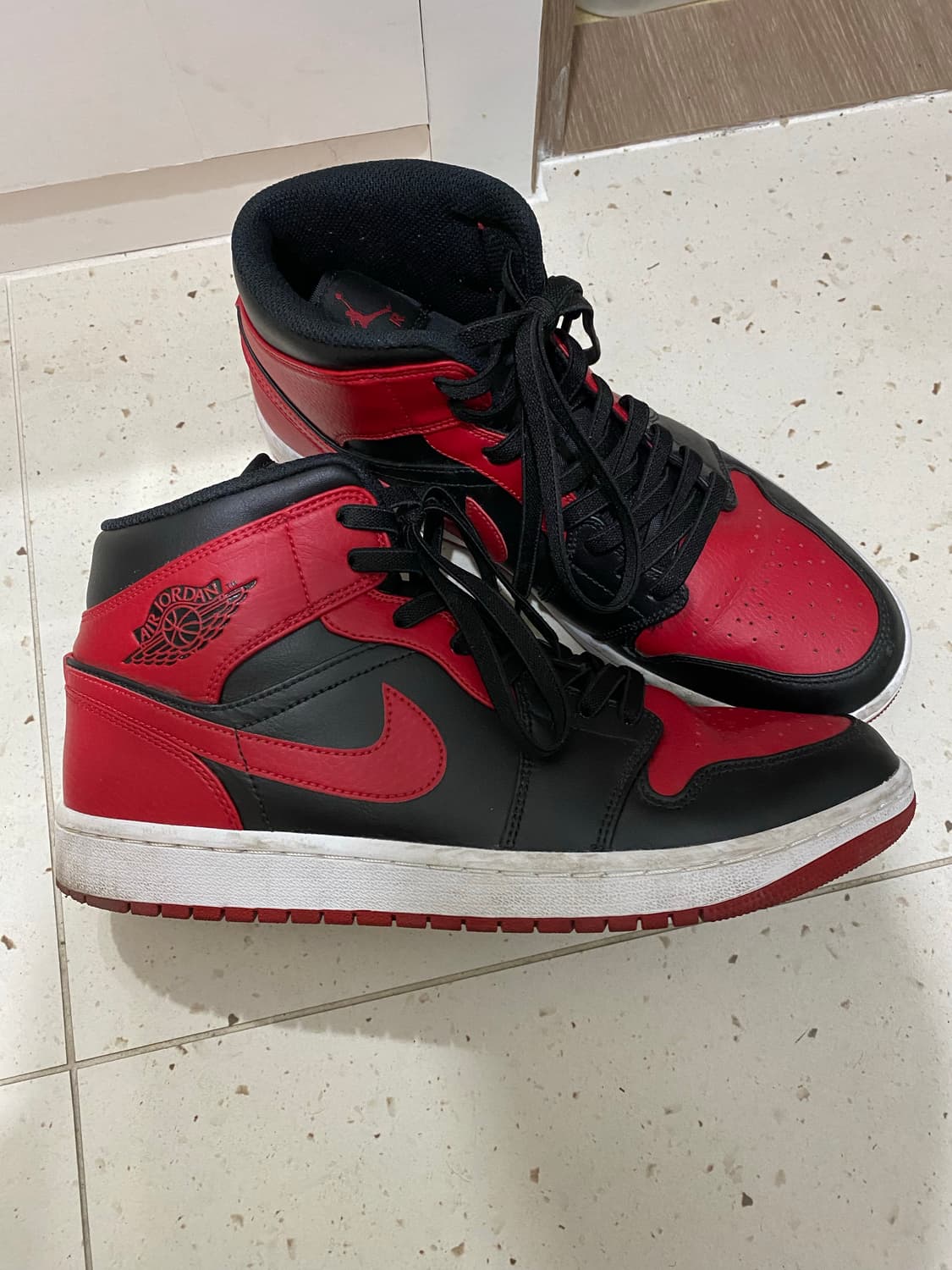 나이키 조던1 미드 브레드 285 상품이미지1