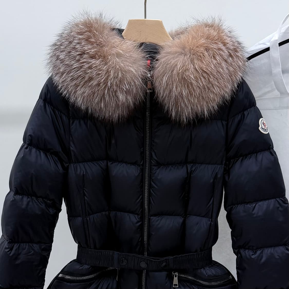 [S+급/0] 몽클레어 보에딕 여성패딩 블랙 폭스퍼 풀구성 상품이미지2