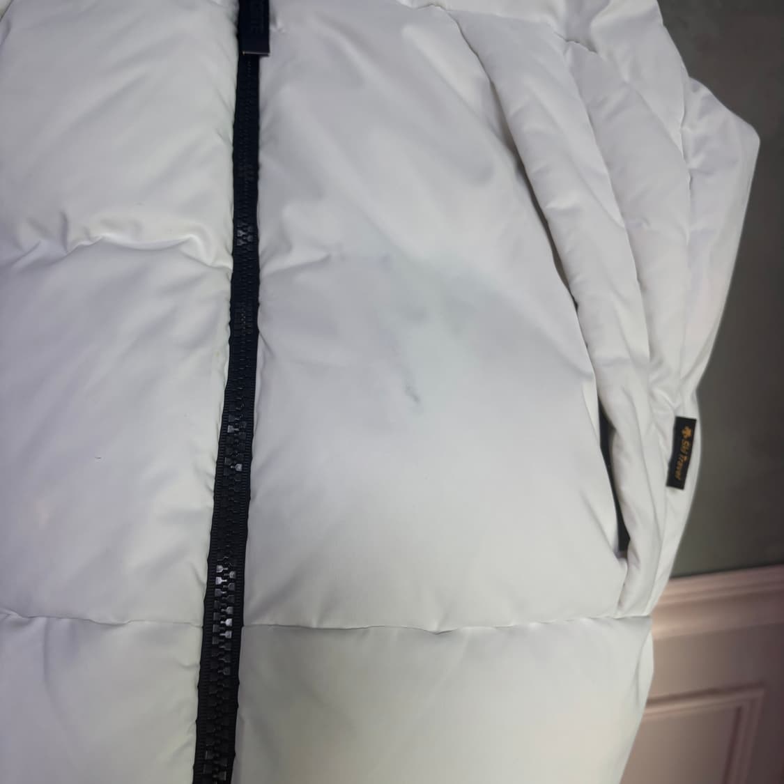 데상트 덕다운 패딩 조끼 화이트 상품이미지4