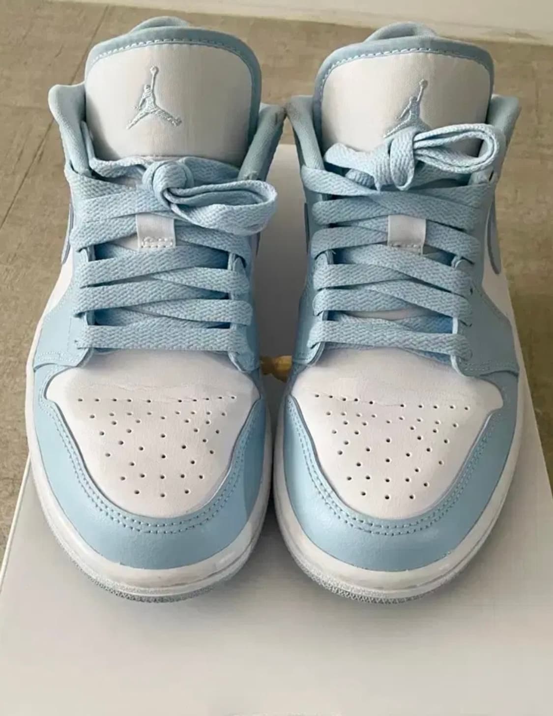 나이키 조던 1 로우 화이트 아이스 블루 스우시 상품이미지4