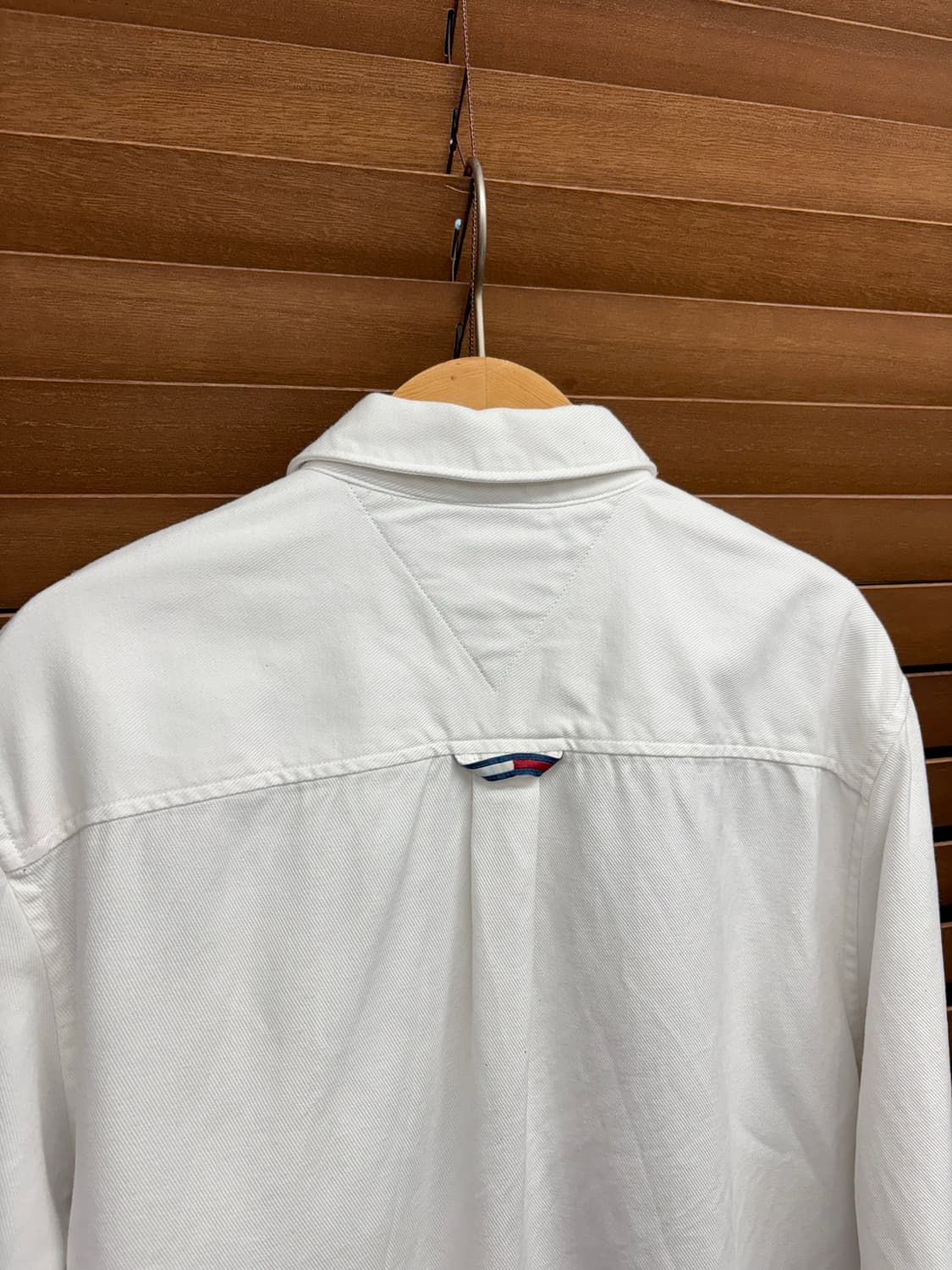 타미힐피거 진스 자수로고 화이트 셔츠 상품이미지6