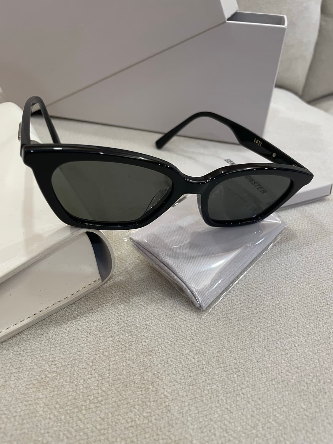 젠틀몬스터 LOTI 로티 01 블랙 선글라스 상품이미지3