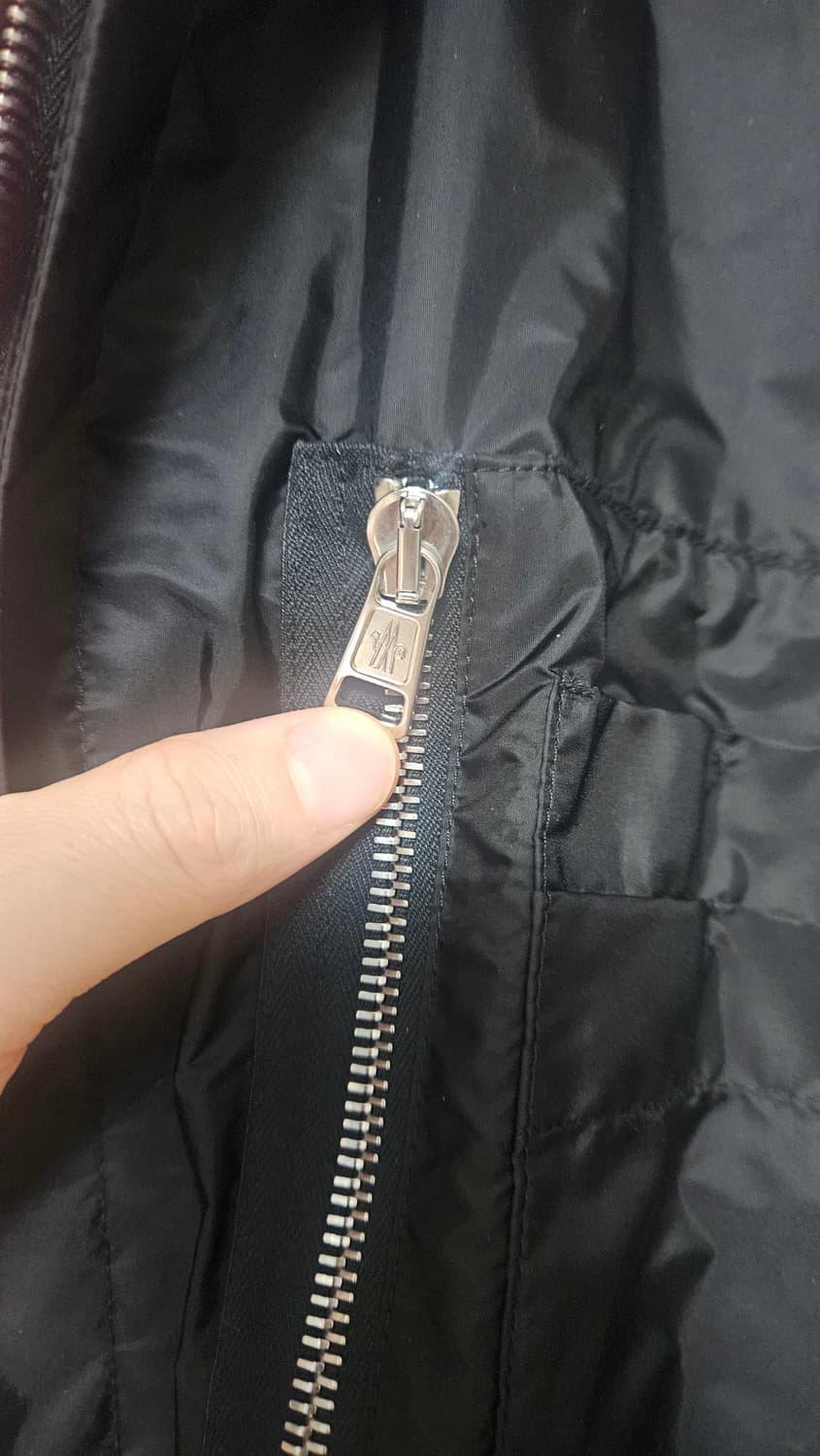 몽클레어 삼선 스트라이프 블랙 바람막이 상품이미지8