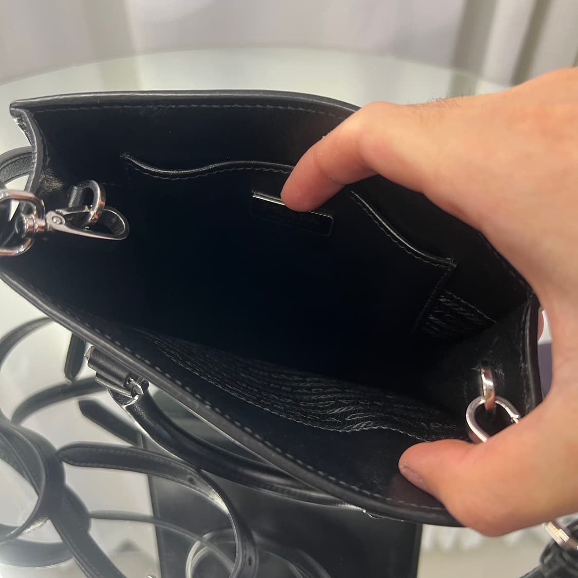 프라다 엠보싱 삼각로고 미니 토트백 상품이미지5