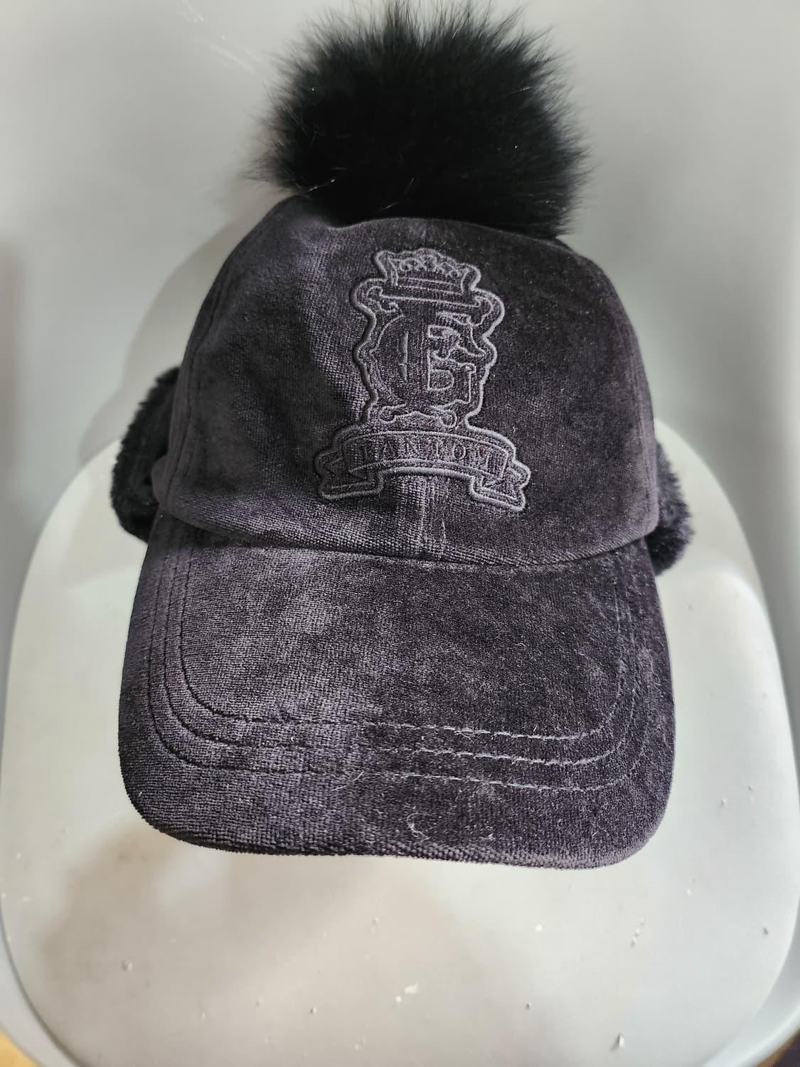 1068) 팬텀 벨벳 폼폼 귀달이 모자 상품이미지1