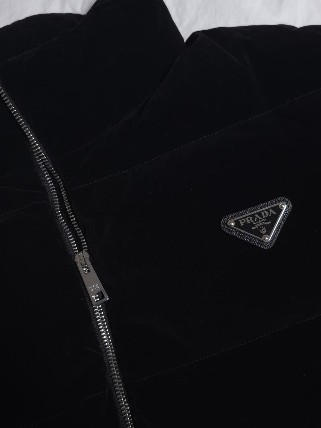 [L] 프라다 벨벳 패딩 블랙(SGC407) 상품이미지4