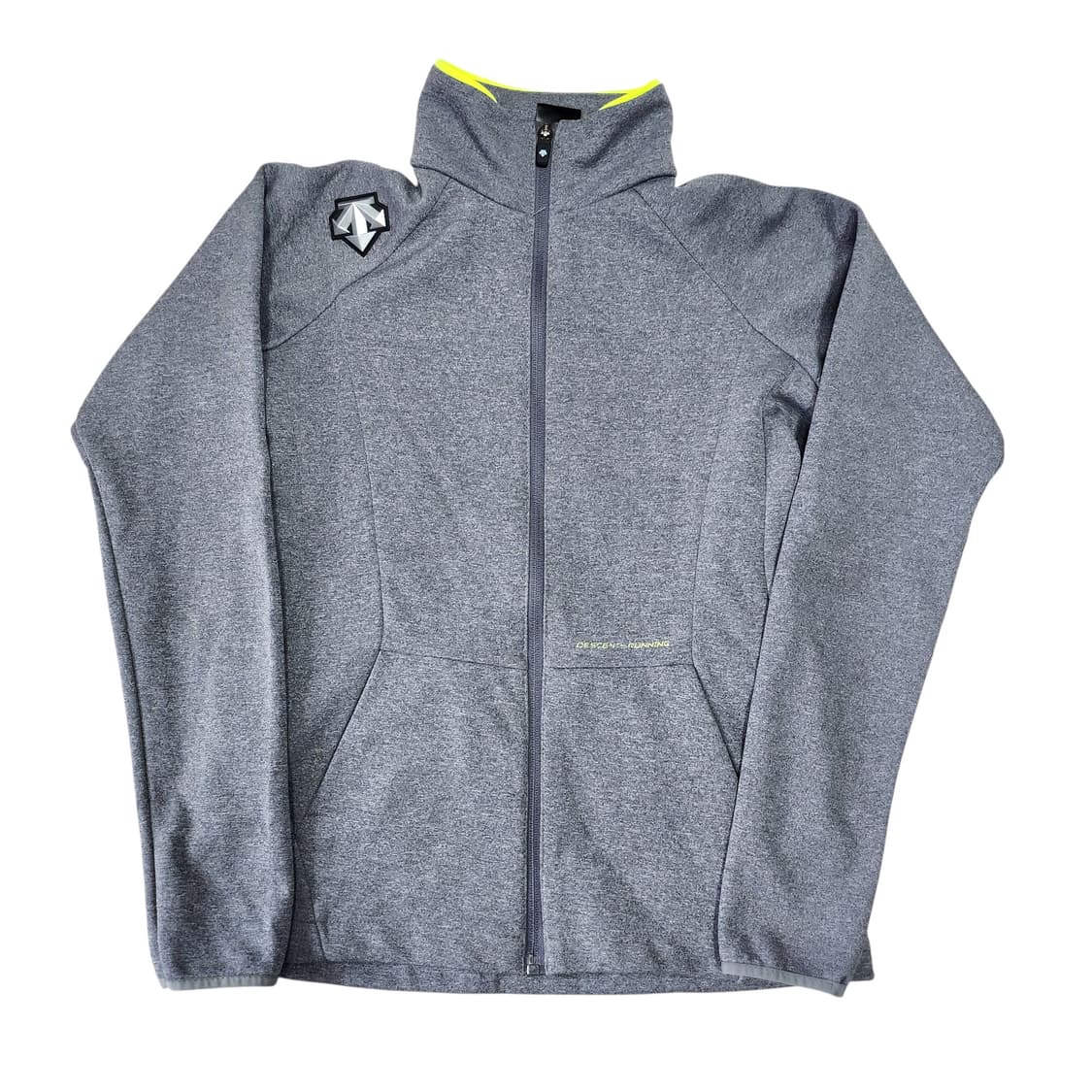 데상트 트랙탑 상품이미지1